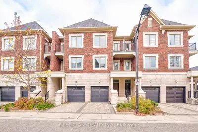 Att/Row/Townhouse in Richmond Hill
