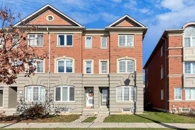 Att/Row/Townhouse in Markham