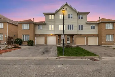 Condo Townhouse in Newmarket