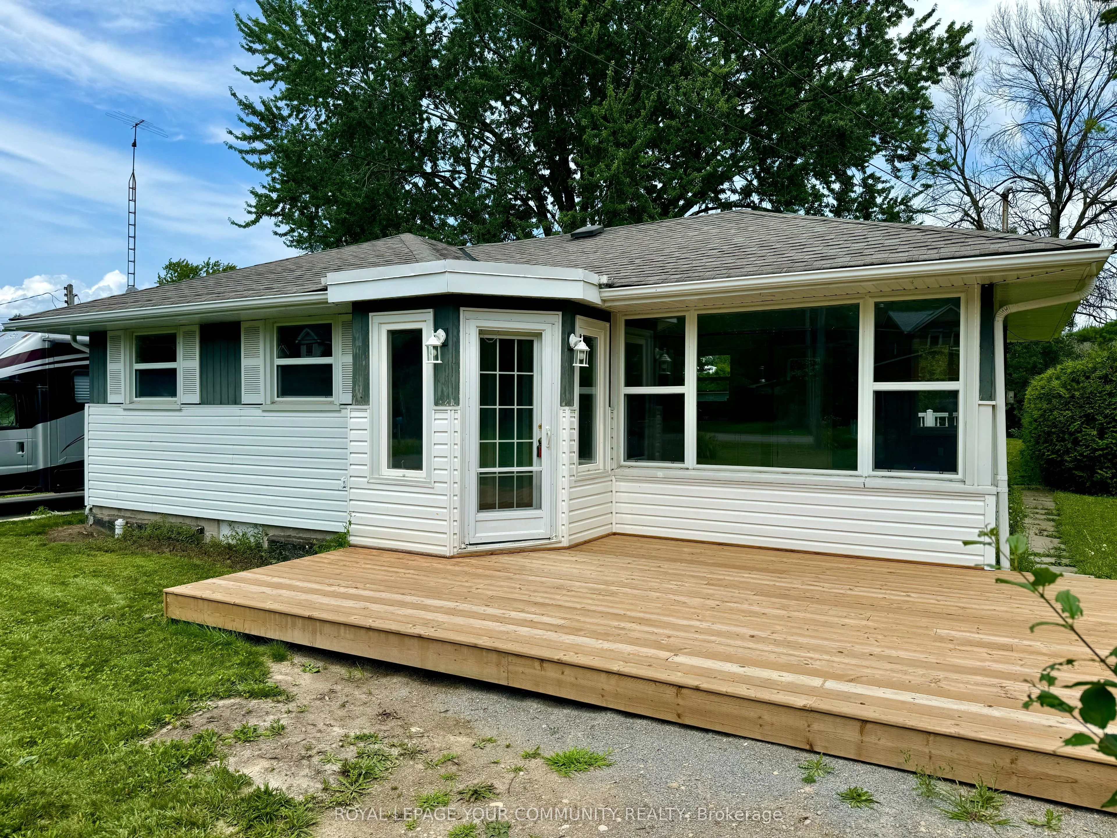 27159 Civic Centre Road, Georgina, On L4p 3e9