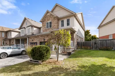 Att/Row/Townhouse in East Gwillimbury