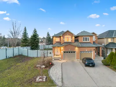 Semi-Detached in Richmond Hill