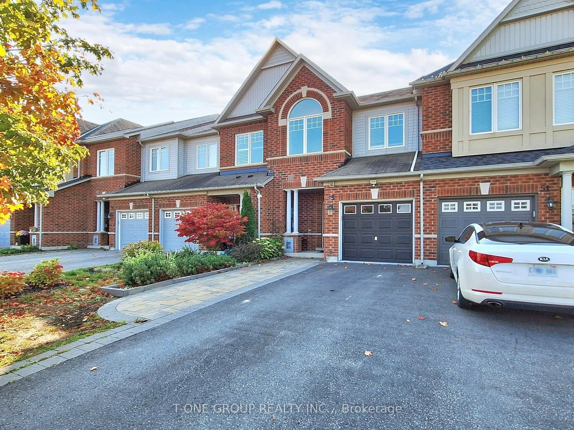 Att/Row/Townhouse in East Gwillimbury