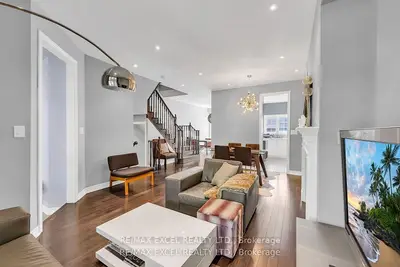 Att/Row/Townhouse in Markham