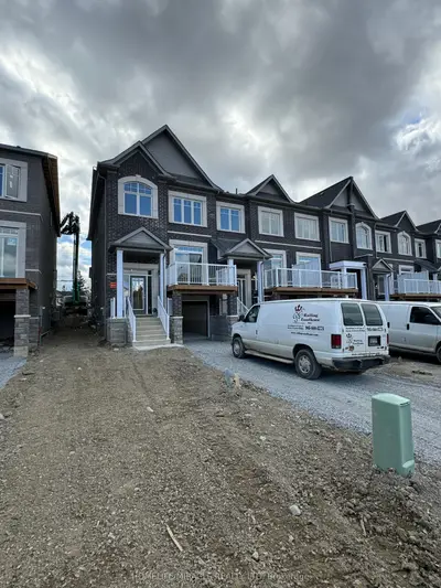 Att/Row/Townhouse in Richmond Hill