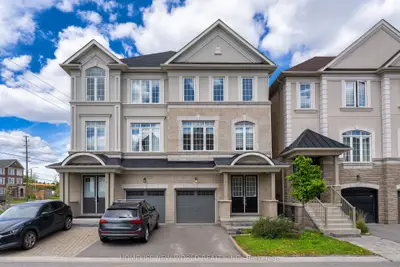 Semi-Detached in Richmond Hill