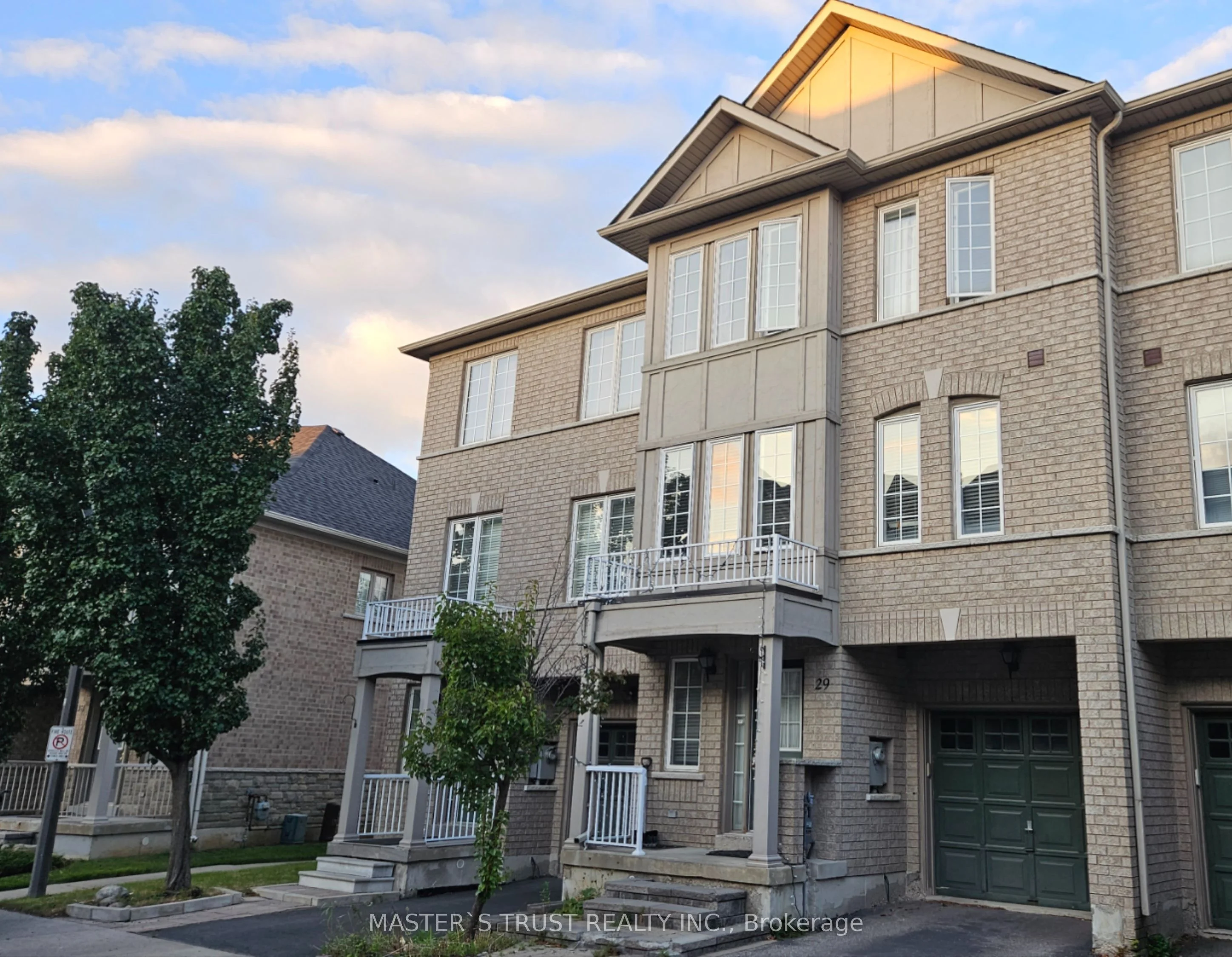 Att/Row/Townhouse in Markham