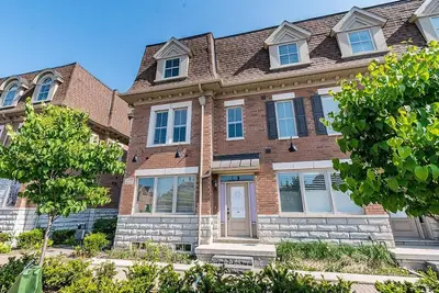 Att/Row/Townhouse in Vaughan