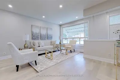 Semi-Detached in Aurora