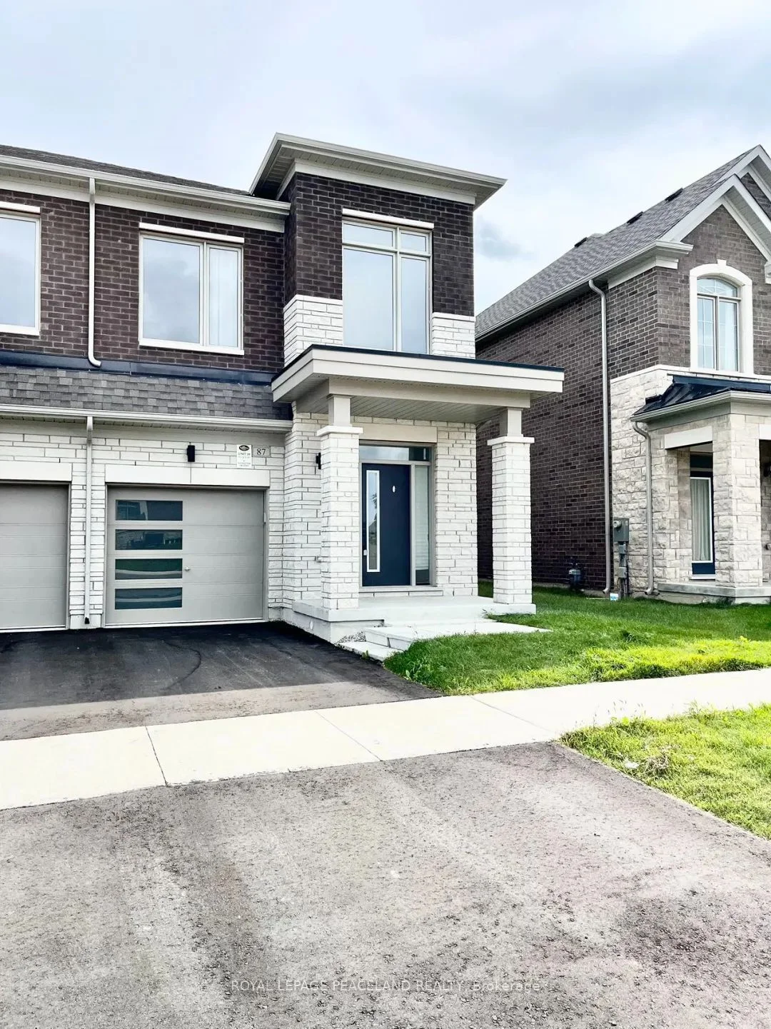 Att/Row/Townhouse in Richmond Hill