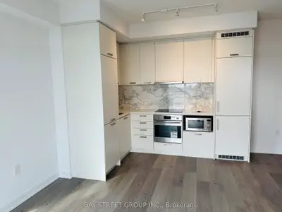 Condo Apartment in Vaughan