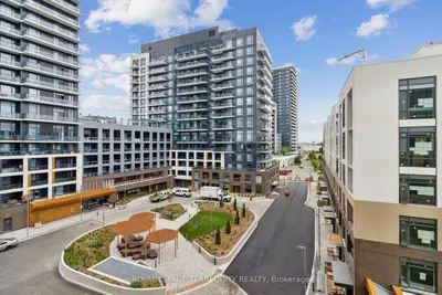 Condo Apartment in Vaughan