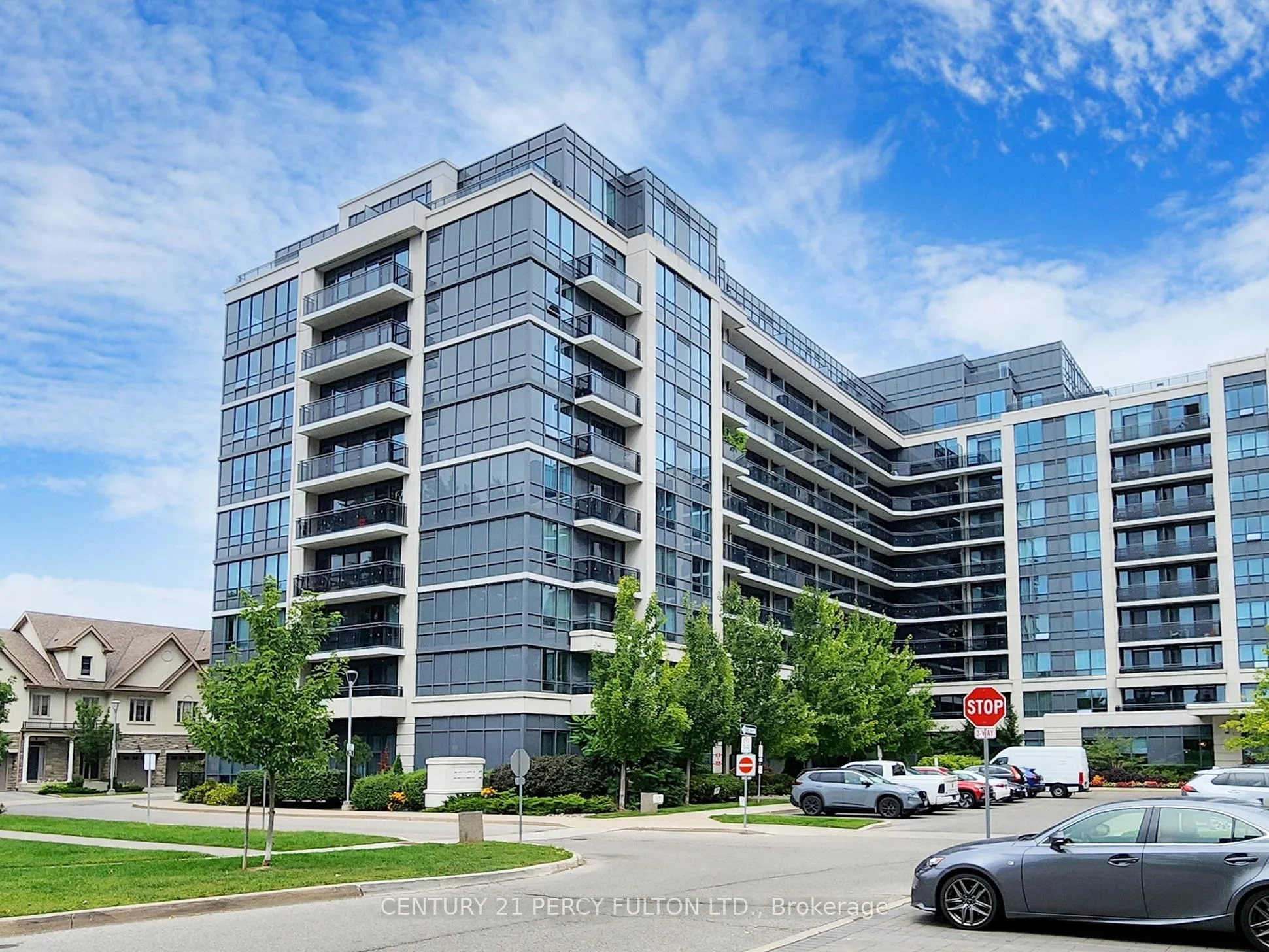 Condo Apartment in Richmond Hill