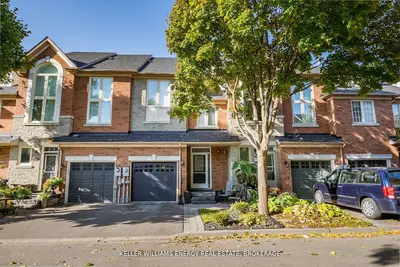 Condo Townhouse in Vaughan