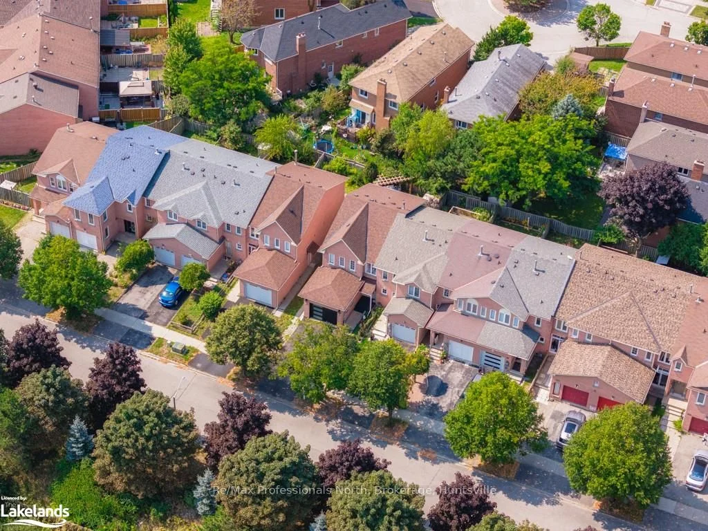 Att/Row/Townhouse in Richmond Hill