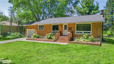 Detached in Essa