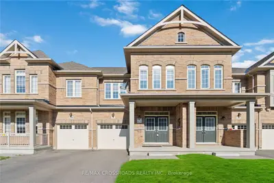 Att/Row/Townhouse in Aurora