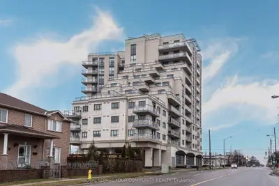 Condo Apartment in Vaughan