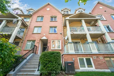 Condo Townhouse in Richmond Hill