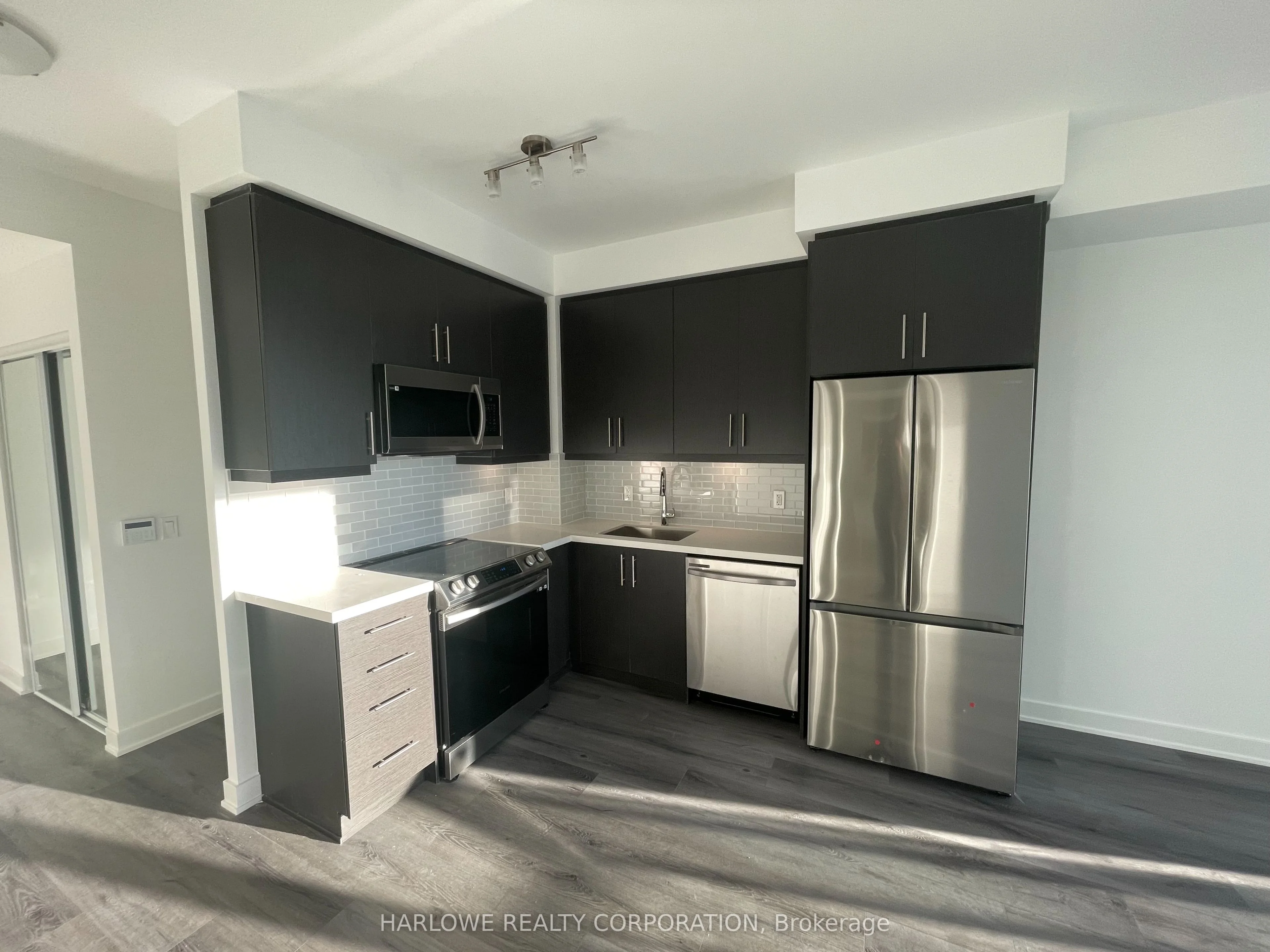 105 Oneida Crescent 801, Richmond Hill, On L4b 0h6