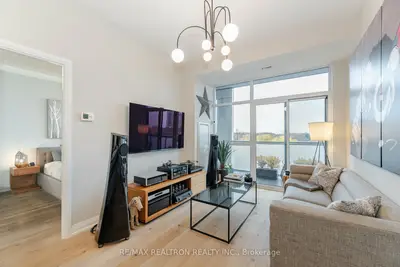 Condo Apartment in Richmond Hill