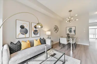Att/Row/Townhouse in Vaughan