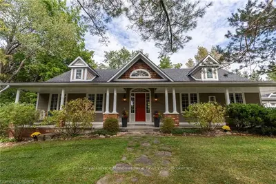 902 Gorham Street, Newmarket, On L3y 1l8