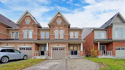 Att/Row/Townhouse in Whitchurch-Stouffville