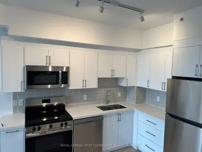 Condo Apartment in Vaughan