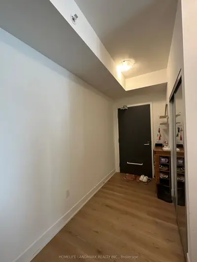 Common Element Condo in Vaughan