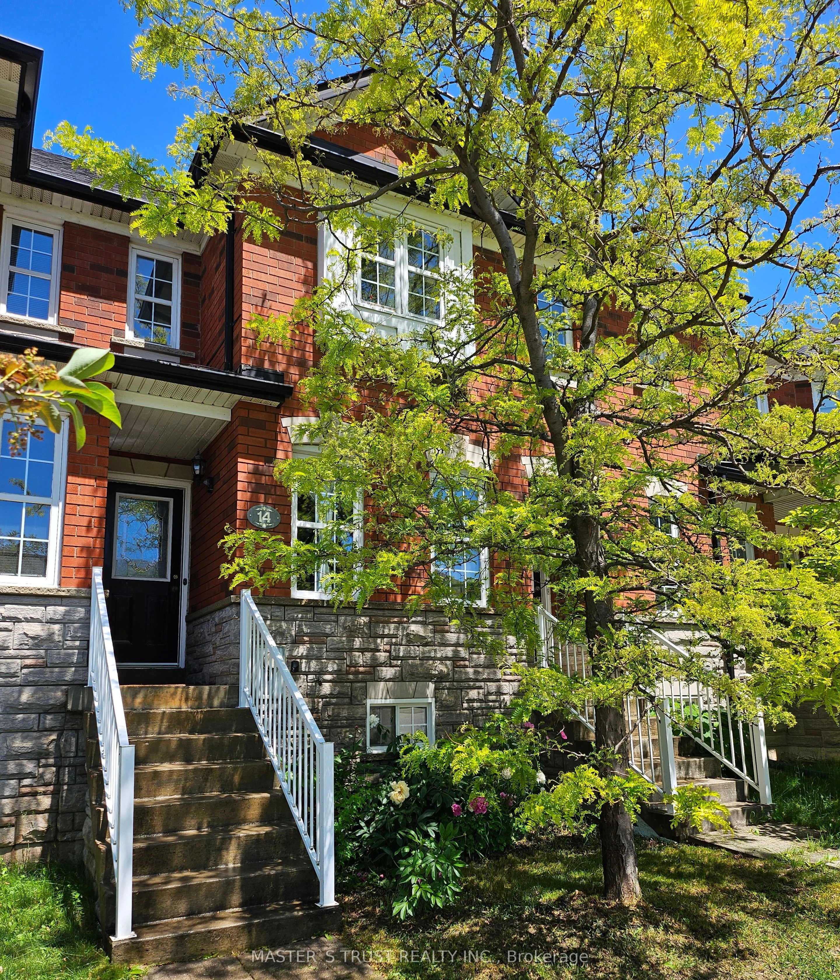 14 Bantry Avenue, Richmond Hill, On L4b 4j4