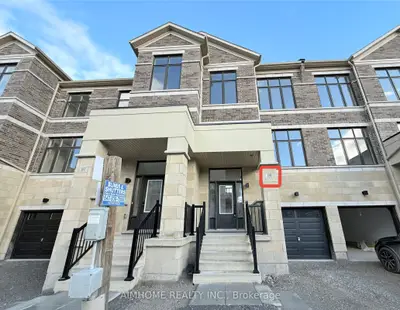 Att/Row/Townhouse in Richmond Hill