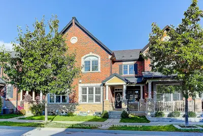 Att/Row/Townhouse in Markham