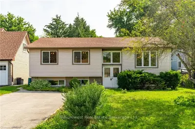259 Waratah Avenue, Newmarket, On L3y 5h8