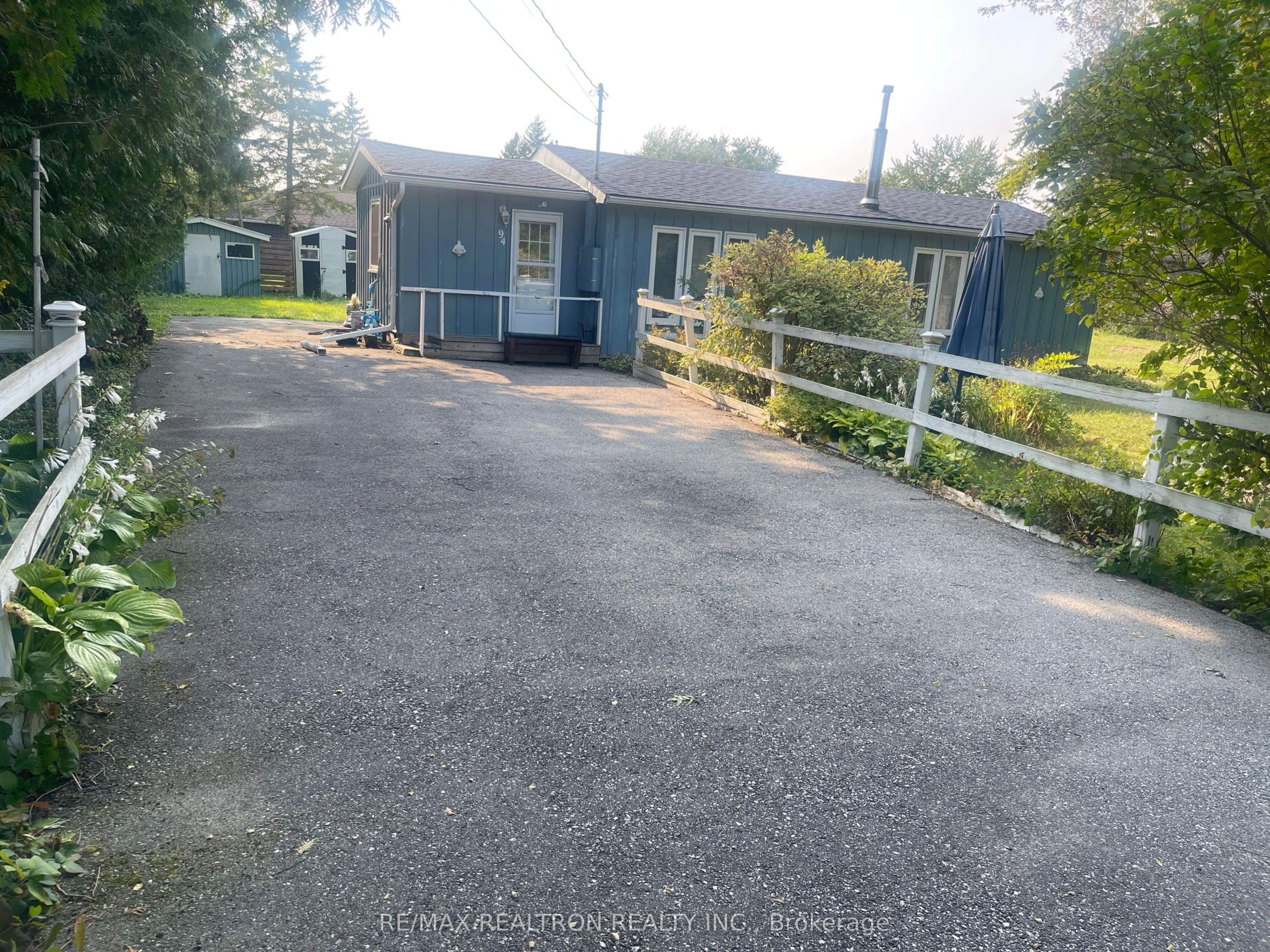 94 Sunkist Road, Georgina, On L0e 1n0