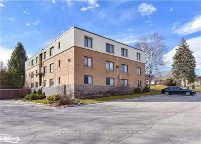136 Scanlon Avenue 5, Bradford West Gwillimbury, On L3z 1g6