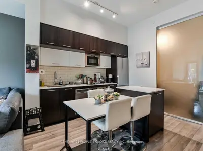 Common Element Condo in Vaughan