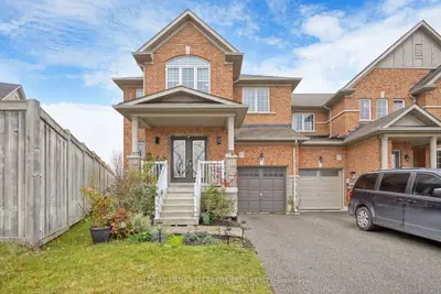 Att/Row/Townhouse in Whitchurch-Stouffville