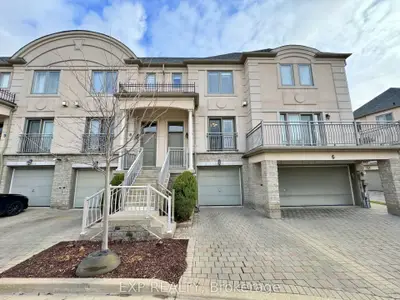 Condo Townhouse in Richmond Hill
