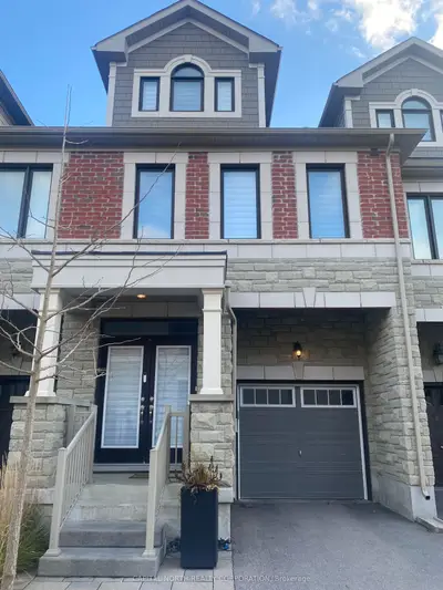 Att/Row/Townhouse in Vaughan