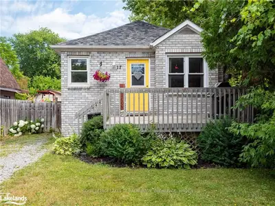17 METRO Road S, Georgina, ON L4P 1V7