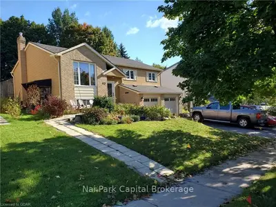 63 Holland River Boulevard, East Gwillimbury, ON L9N 1C3