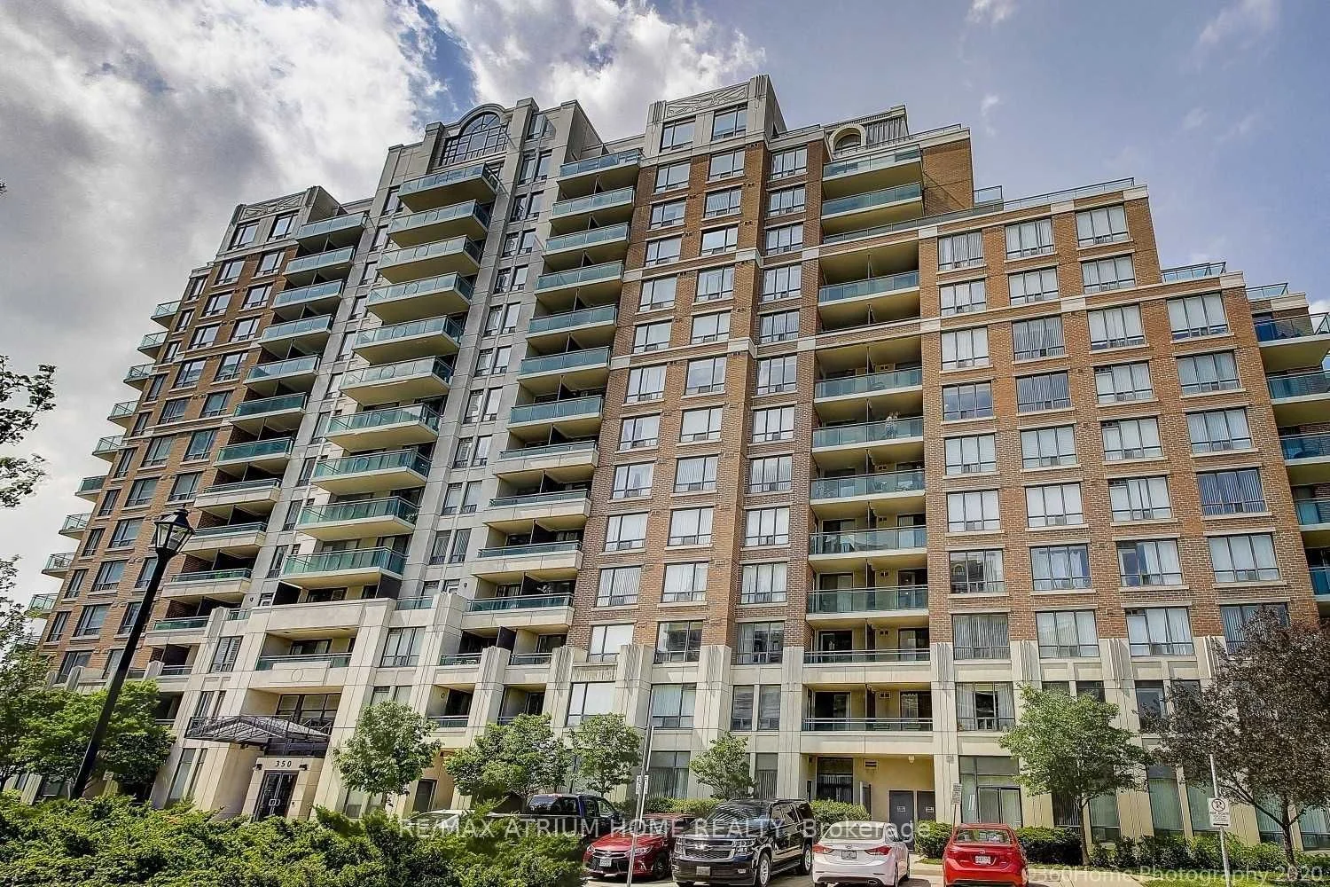 Condo Apartment in Richmond Hill