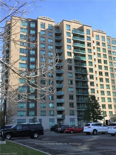 11 Oneida Crescent 913, Richmond Hill, On L4b 0a1