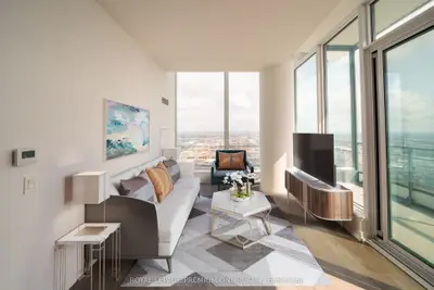 Condo Apartment in Vaughan
