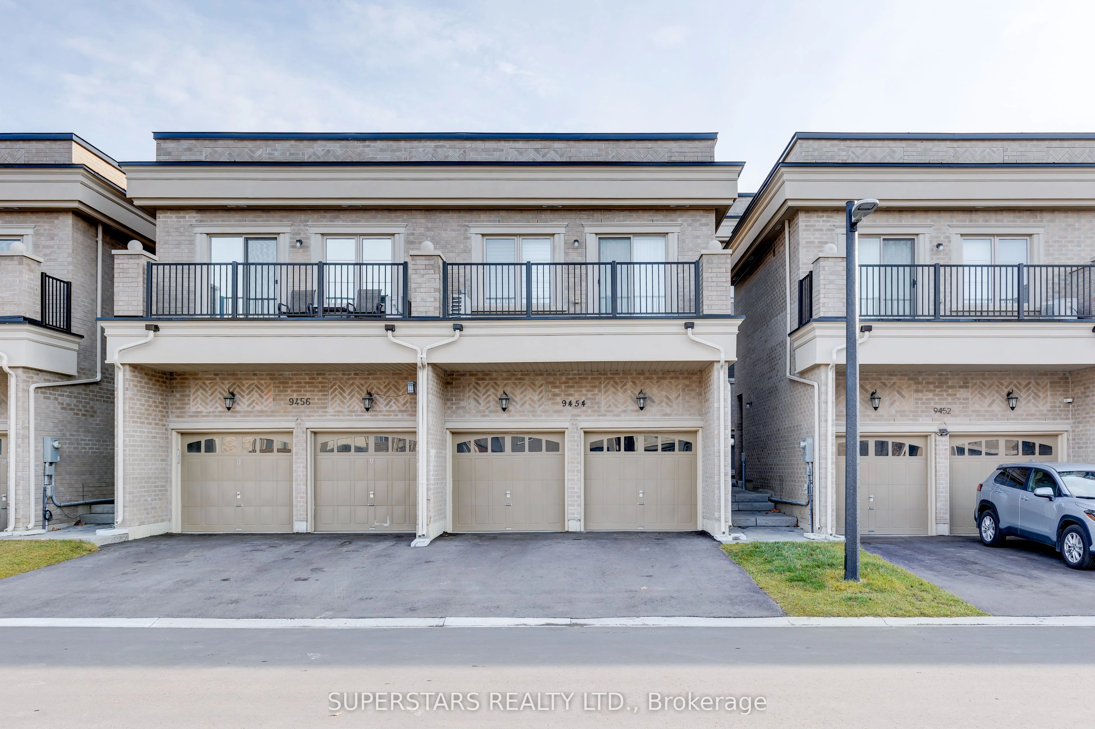 Att/Row/Townhouse in Richmond Hill
