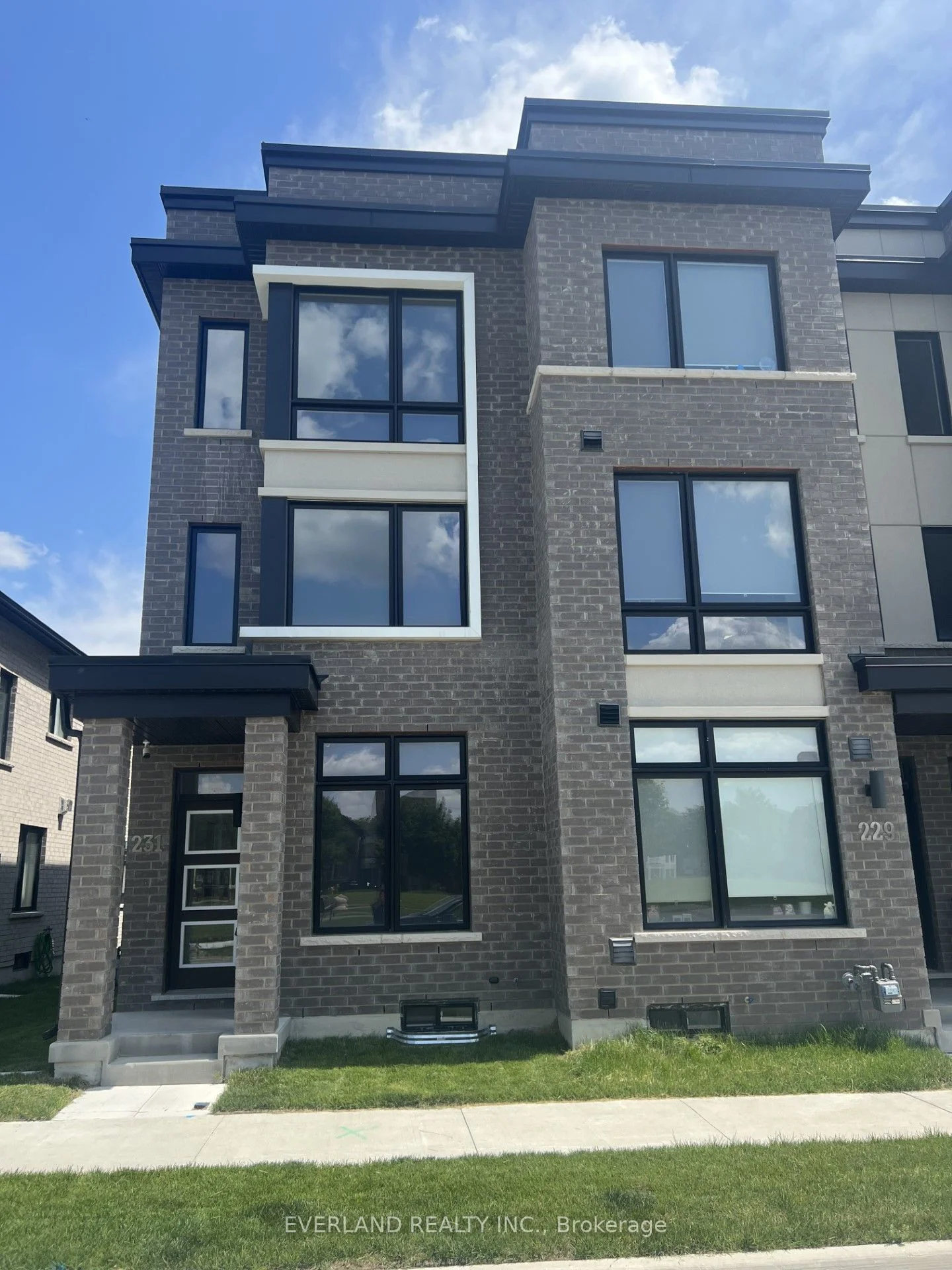 Att/Row/Townhouse in Markham