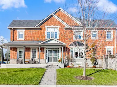 Att/Row/Townhouse in Richmond Hill