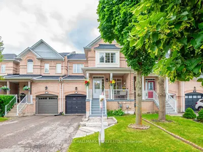 Att/Row/Townhouse in Aurora