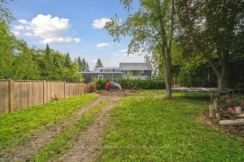 1A South Balsam Street, Uxbridge, ON L9P 1E0
